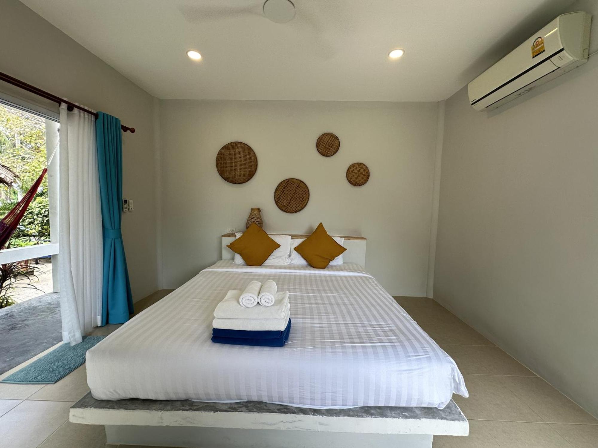 Sand Terrace Beach Bungalows Baan Tai Room photo